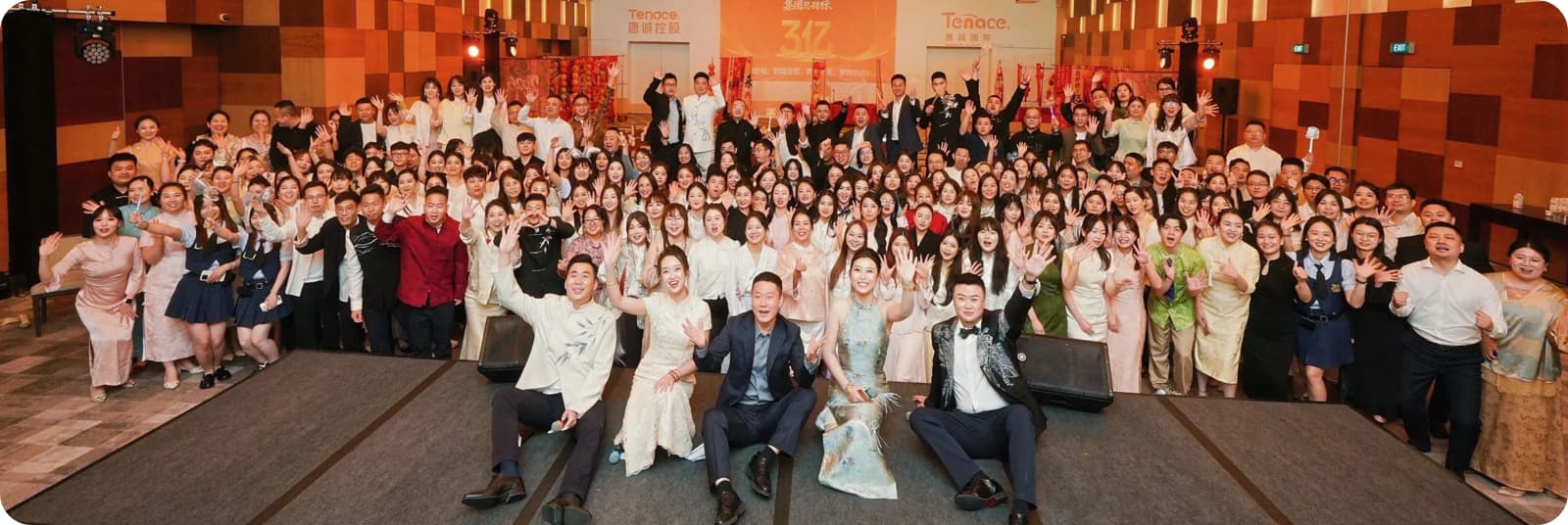 唐诚周年庆团队大合影